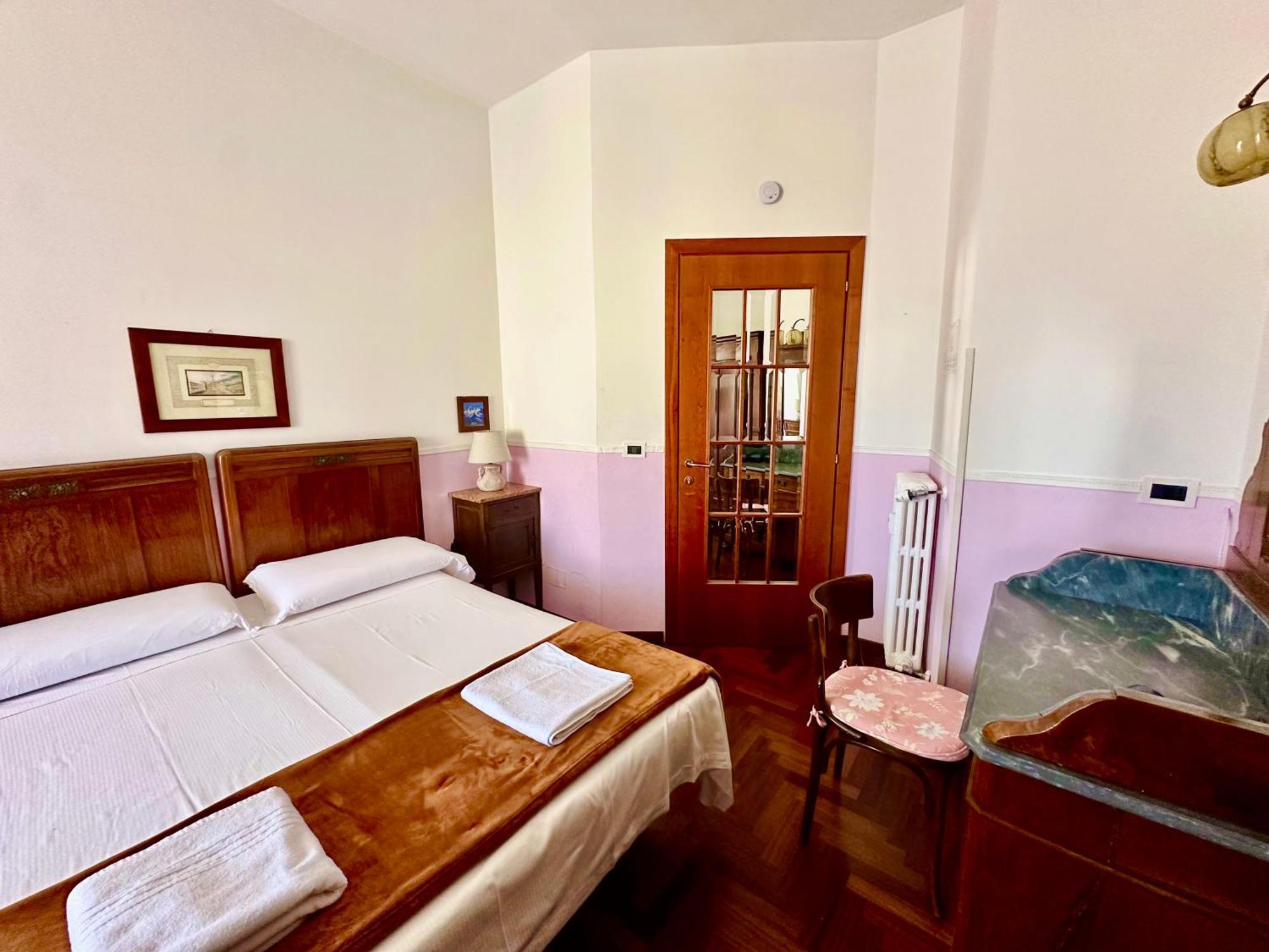 Pardis Guest House โรม ภายนอก รูปภาพ